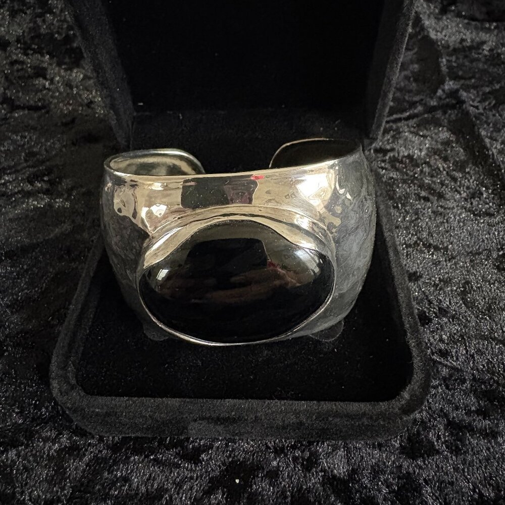 Silpada Designs Cuff bracelet with CHALCEDONY stone. B2043. Originally $329